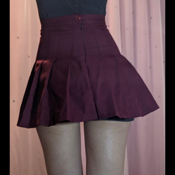 Red Pleated A-line Skirt - Picture 8 of 10